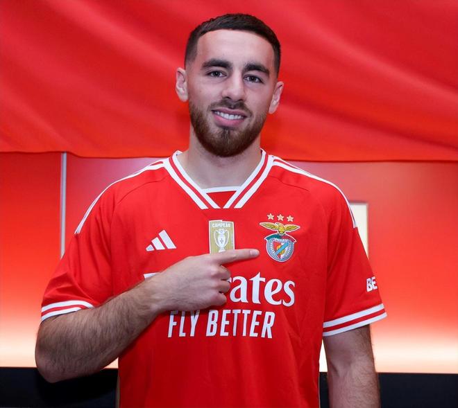 包含太狠了！清晨辽宁本钢调整名单以备西甲费耶诺德今晨单刀错失，莱万多夫斯基在雄鹿比赛中势不可挡的词条